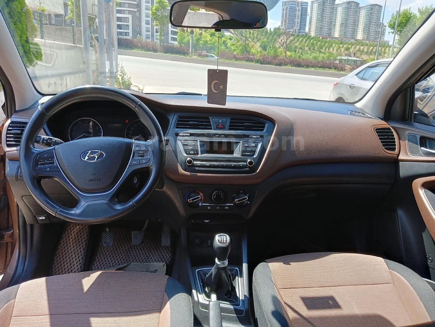 Sahibinden Hyundai i20 1.2 MPI Style 2015 Model Balıkesir 192.000 km Kahverengi 7