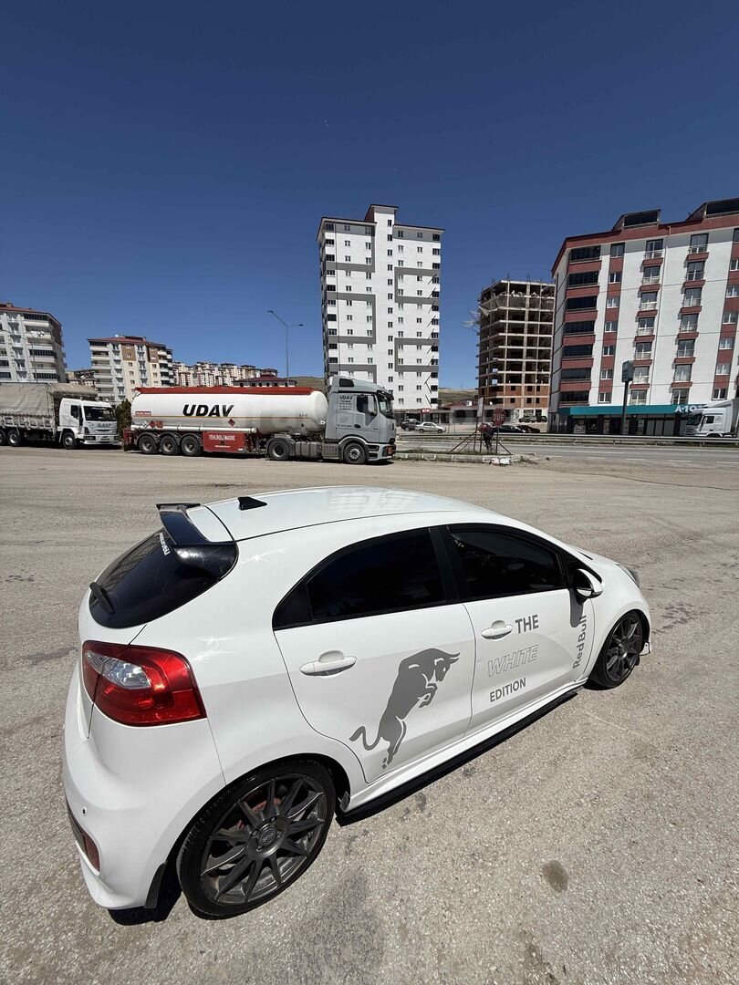 Sahibinden Kia Rio 1.25 CVVT Concept 2015 Model Bayburt 128.000 km Beyaz 7