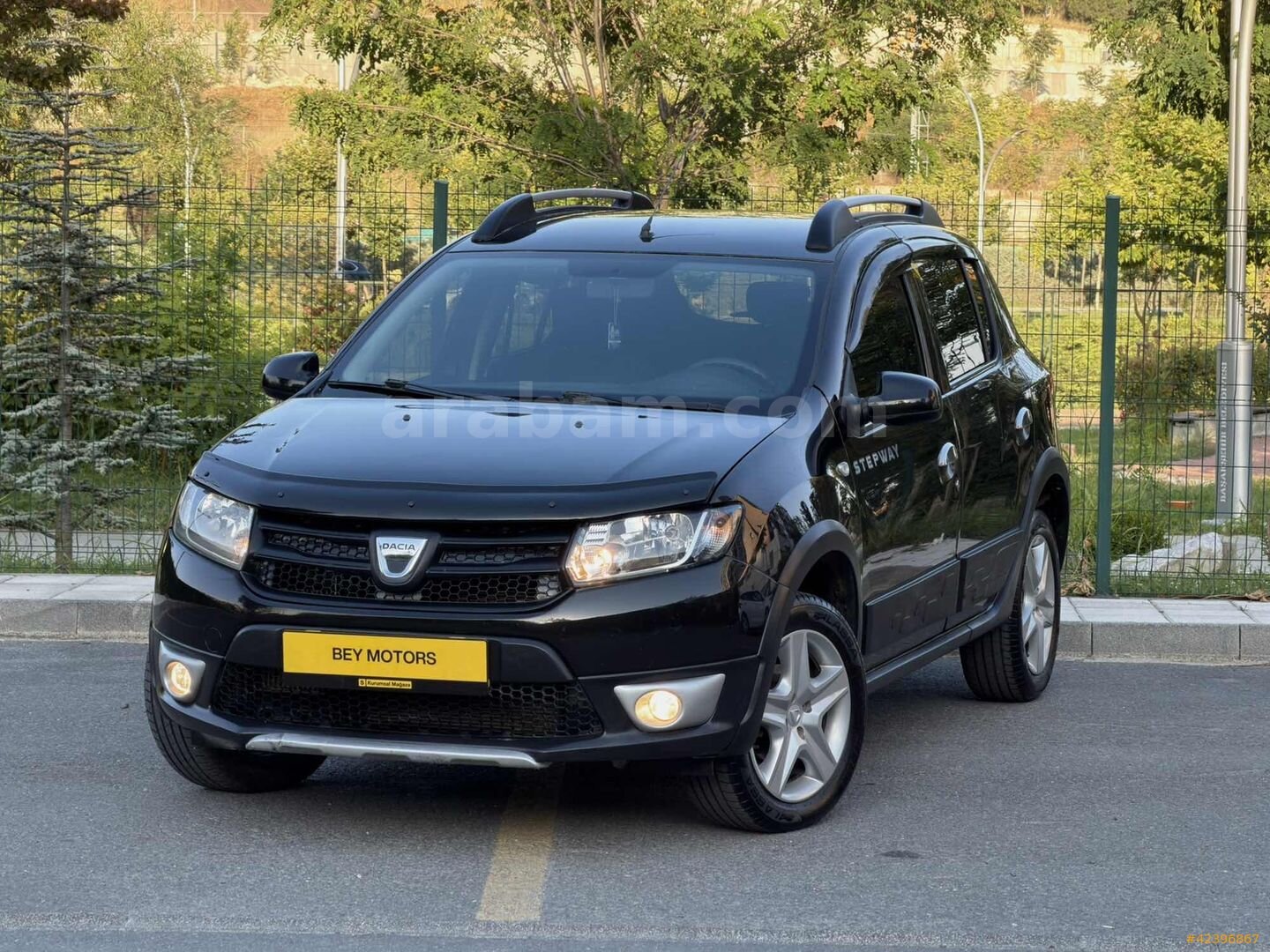 Galeriden Dacia Sandero 1.5 dCi Stepway 2016 Model İstanbul 95.000 km Siyah 3