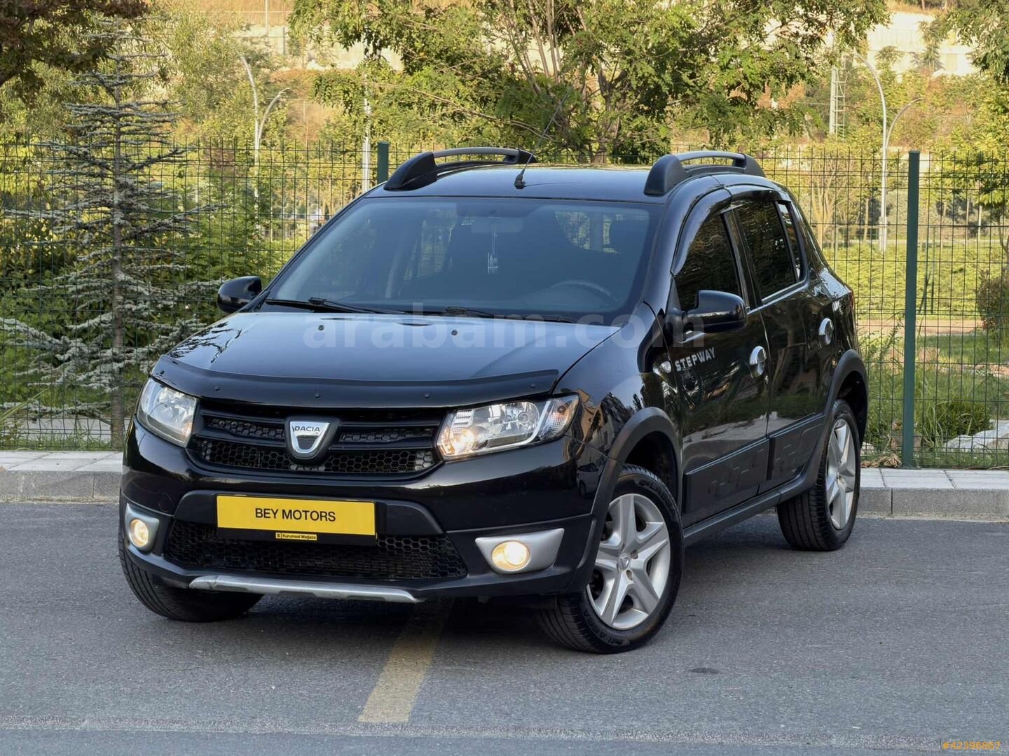 Galeriden Dacia Sandero 1.5 dCi Stepway 2016 Model İstanbul 95.000 km Siyah 2
