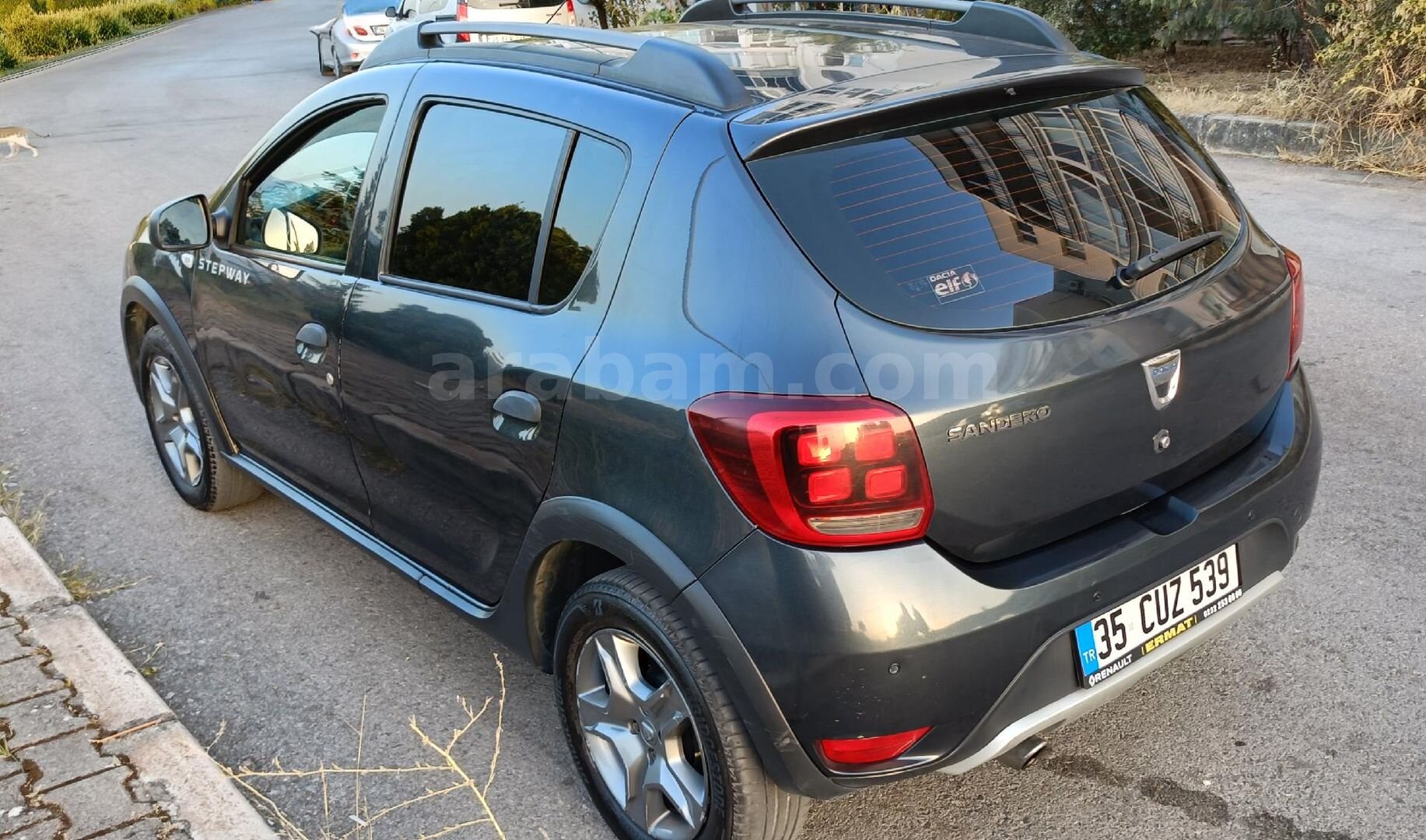 Galeriden Dacia Sandero 0.9 TCe Stepway 2019 Model İzmir 178.000 km Gri (metalik) 5