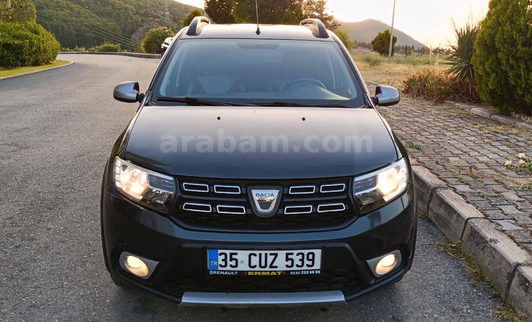 Galeriden Dacia Sandero 0.9 TCe Stepway 2019 Model İzmir 178.000 km Gri (metalik) 2