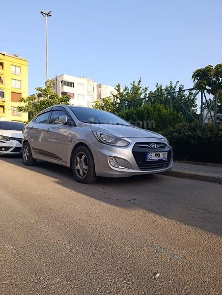 Sahibinden Hyundai Accent Blue 1.6 CRDI Mode 2012 Model İzmir 148.000 km Gri (Gümüş)