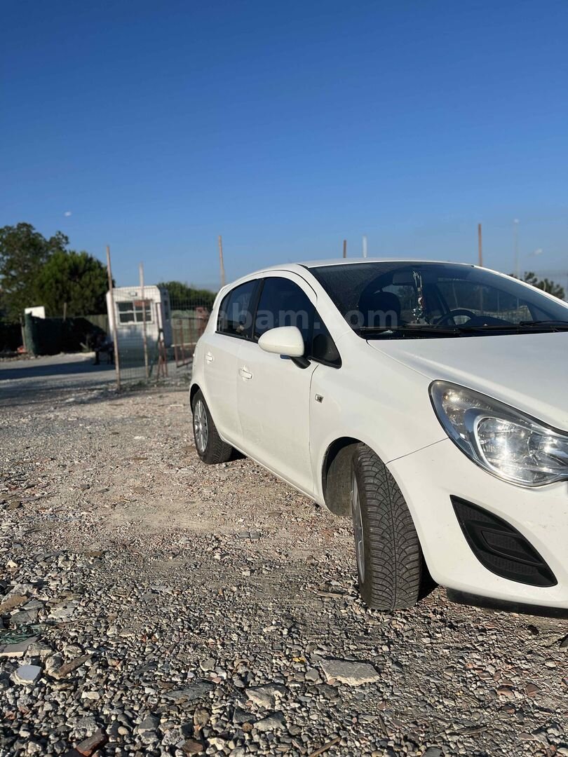 Sahibinden Opel Corsa 1.3 CDTI Essentia 2011 Model İstanbul 330.000 km Beyaz 3