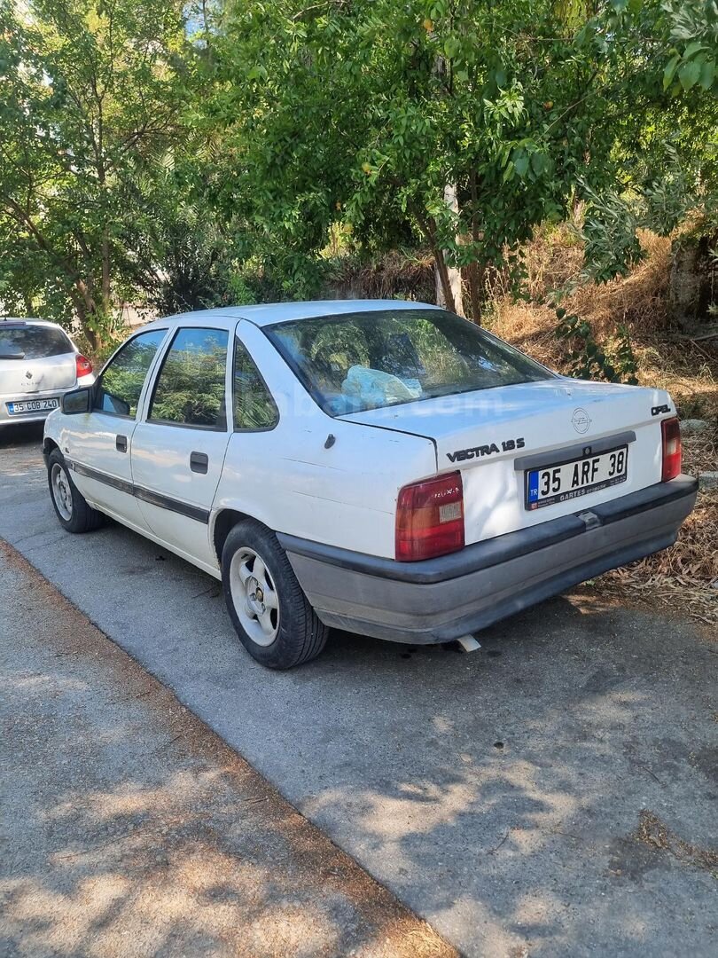 Sahibinden Opel Vectra 1.8 GL 1992 Model İzmir 382.000 km Beyaz 5