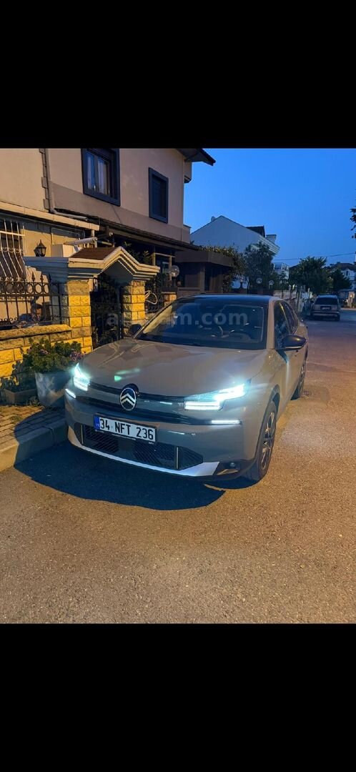 Sahibinden Citroen C4 X 1.2 PureTech Max 2025 Model İstanbul 18.800 km Yeşil 3