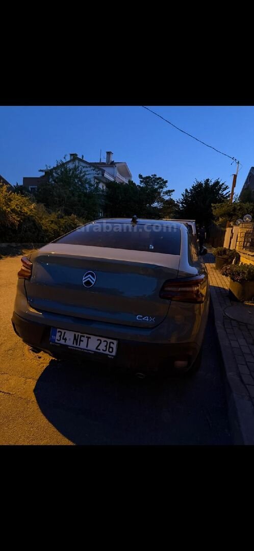 Sahibinden Citroen C4 X 1.2 PureTech Max 2025 Model İstanbul 18.800 km Yeşil 6