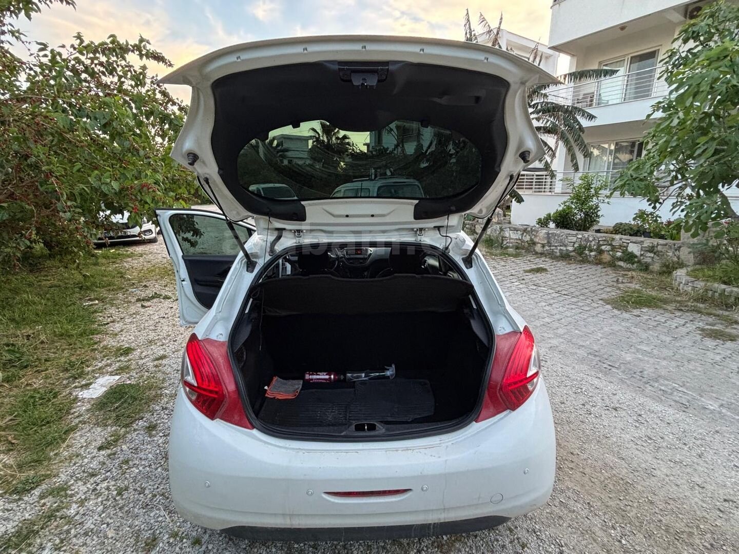 Sahibinden Peugeot 208 1.0 VTi Access 2013 Model Muğla 123.000 km Beyaz 6