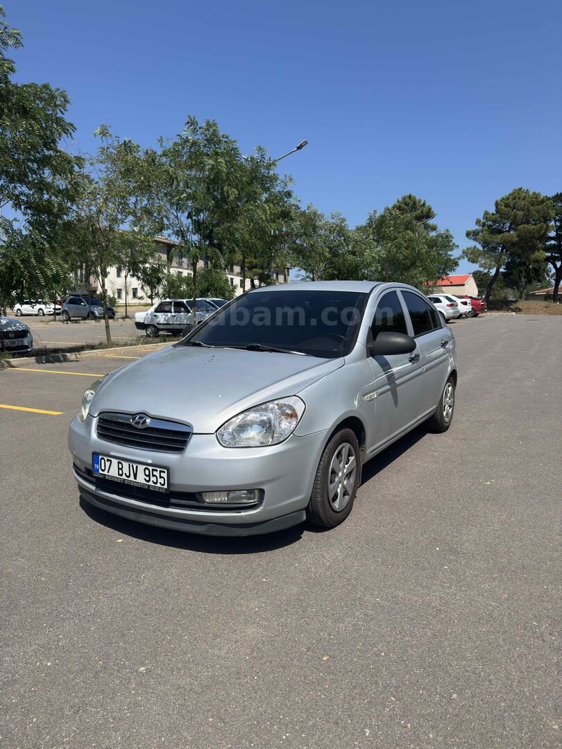 Sahibinden Hyundai Accent Era 1.4 Team 2010 Model İstanbul 186.000 km Gri (Gümüş) 2