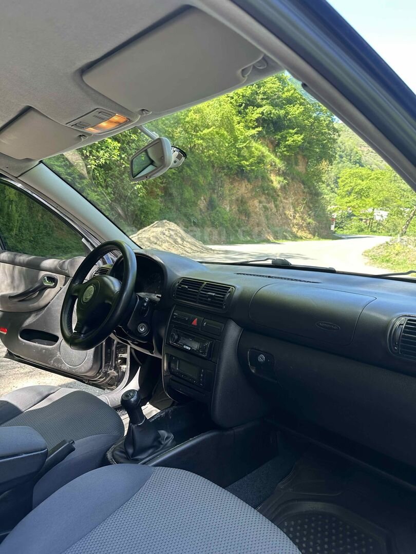 Sahibinden Seat Leon 1.6 Signo 2004 Model Trabzon 266.000 km Siyah 6