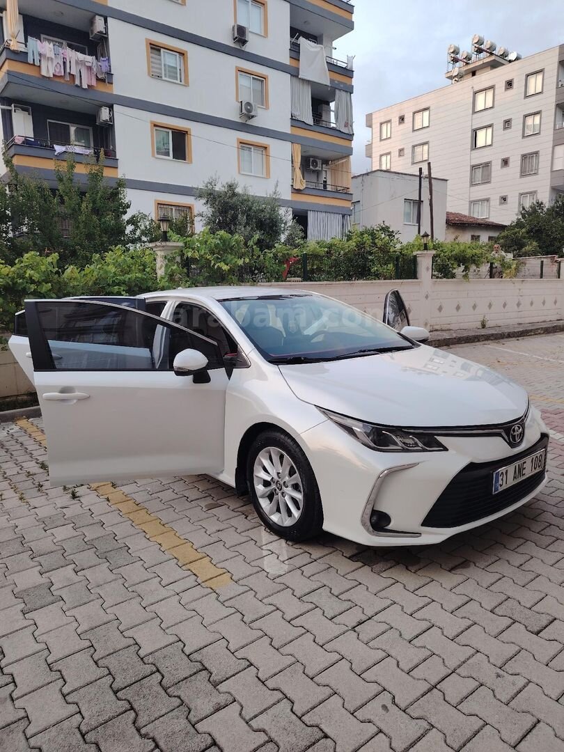 Sahibinden Toyota Corolla 1.5 Dream 2022 Model Hatay 48.500 km Beyaz 4