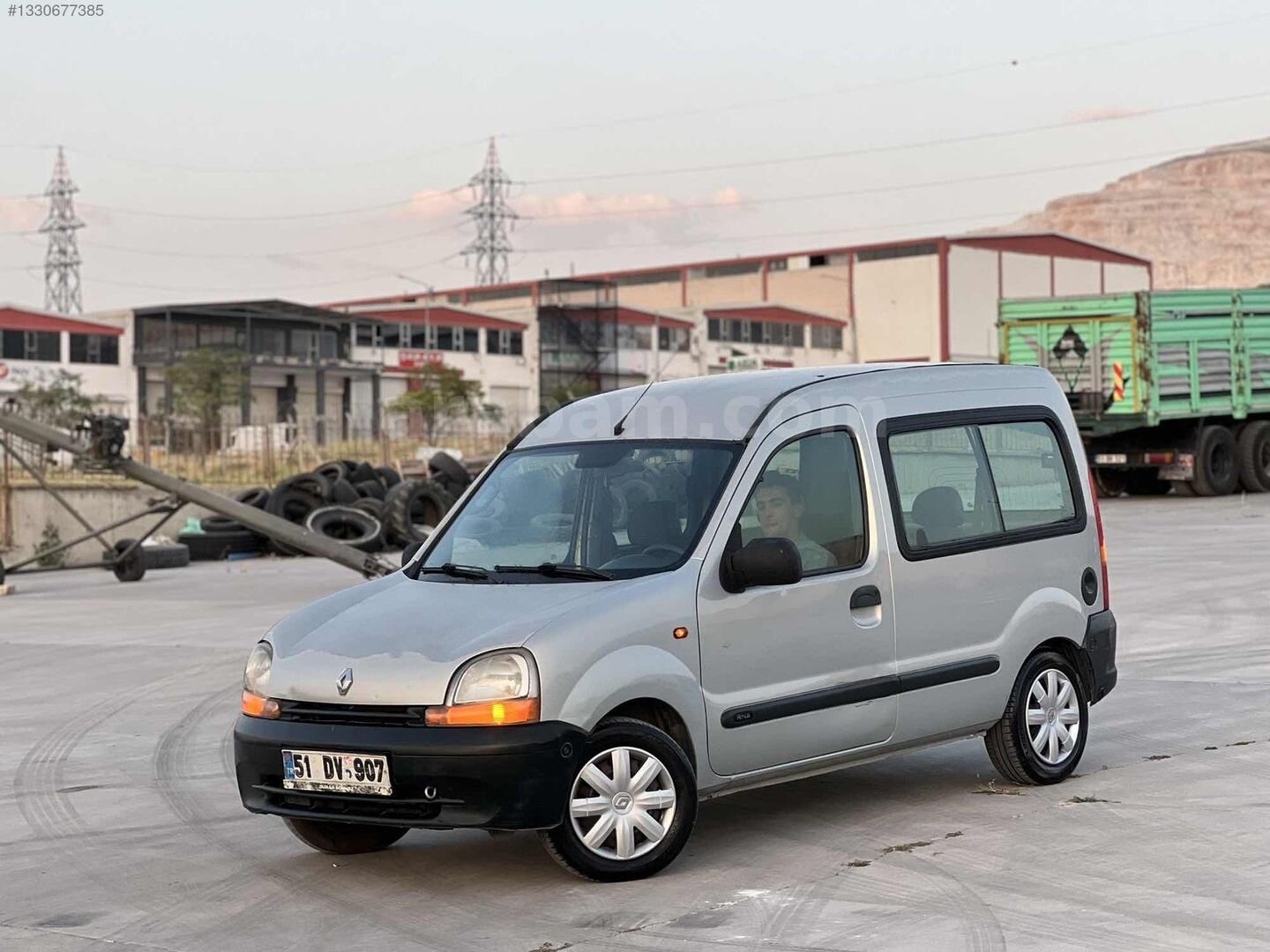 Galeriden Renault Kangoo 1.4 RNA 2001 Model Niğde 300.000 km Gri 4