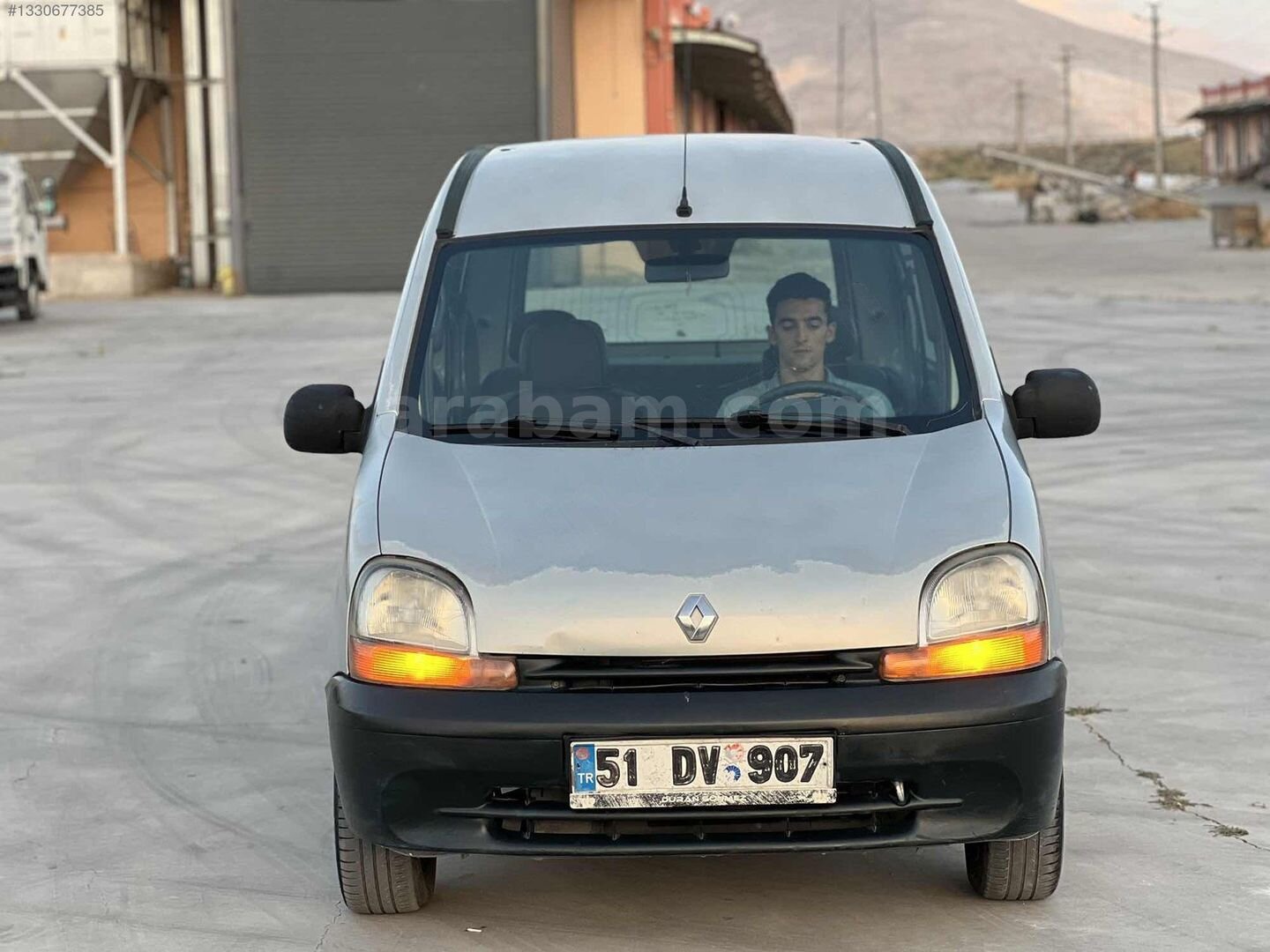Galeriden Renault Kangoo 1.4 RNA 2001 Model Niğde 300.000 km Gri 2