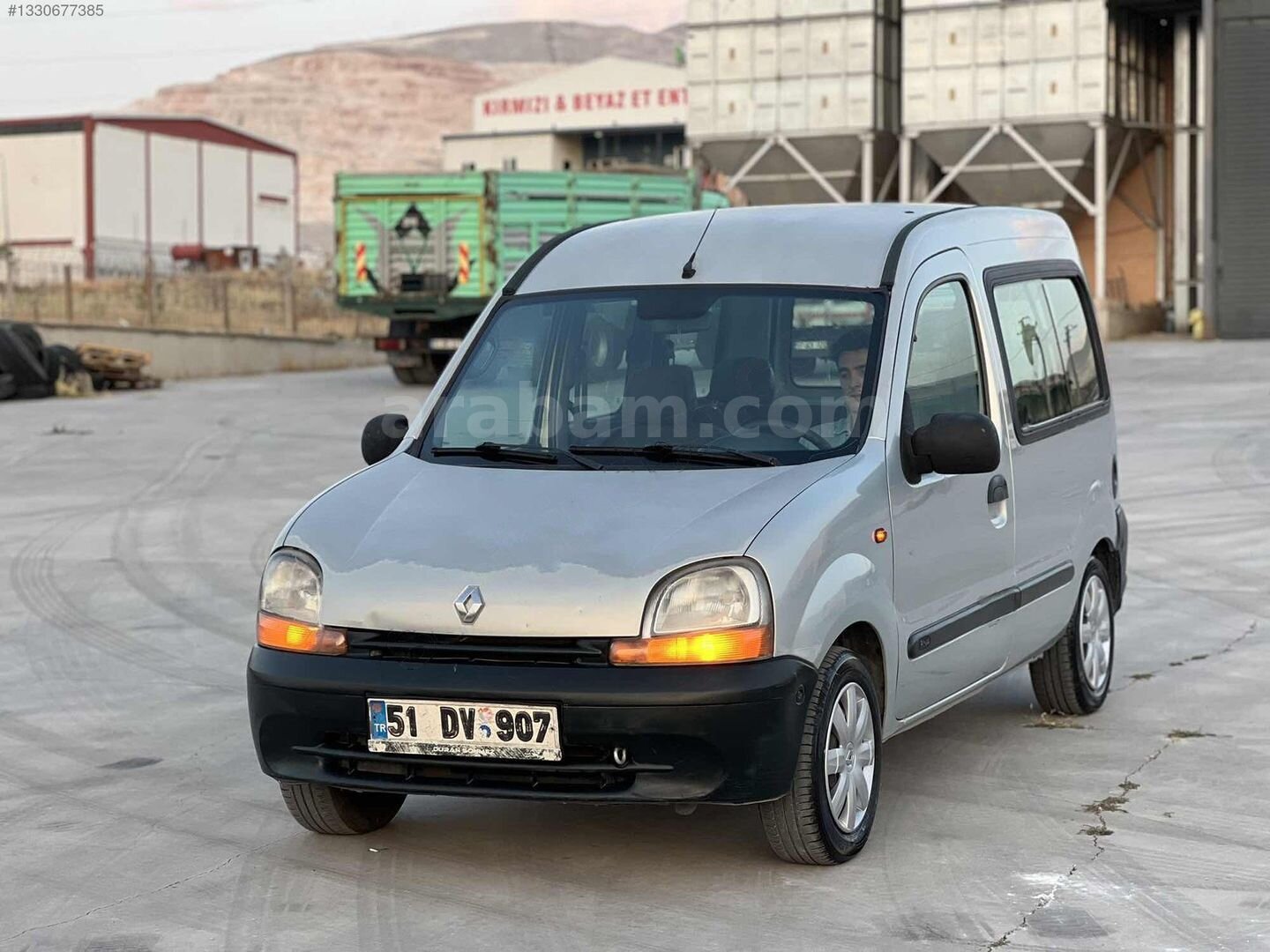 Galeriden Renault Kangoo 1.4 RNA 2001 Model Niğde 300.000 km Gri 3