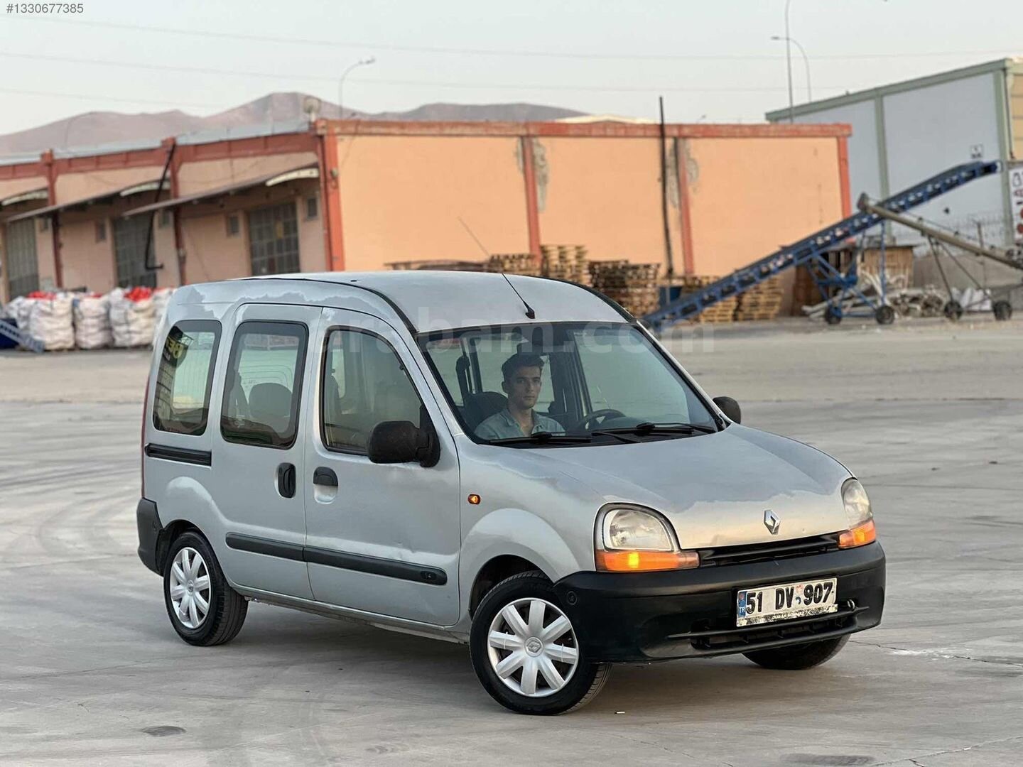 Galeriden Renault Kangoo 1.4 RNA 2001 Model Niğde 300.000 km Gri 5