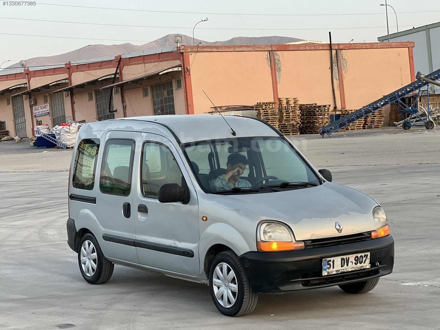 Galeriden Renault Kangoo 1.4 RNA 2001 Model Niğde 300.000 km Gri 1