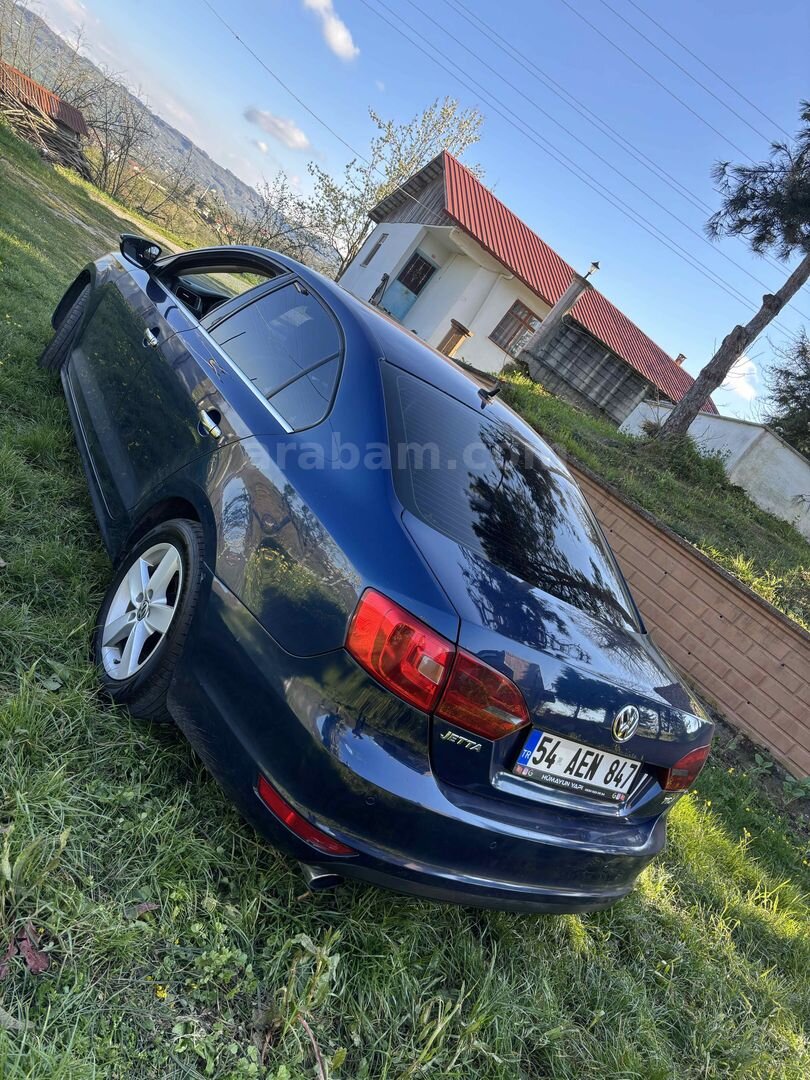 Sahibinden Volkswagen Jetta 1.6 TDi Comfortline 2011 Model Sakarya 345.000 km Mavi (metalik) 4