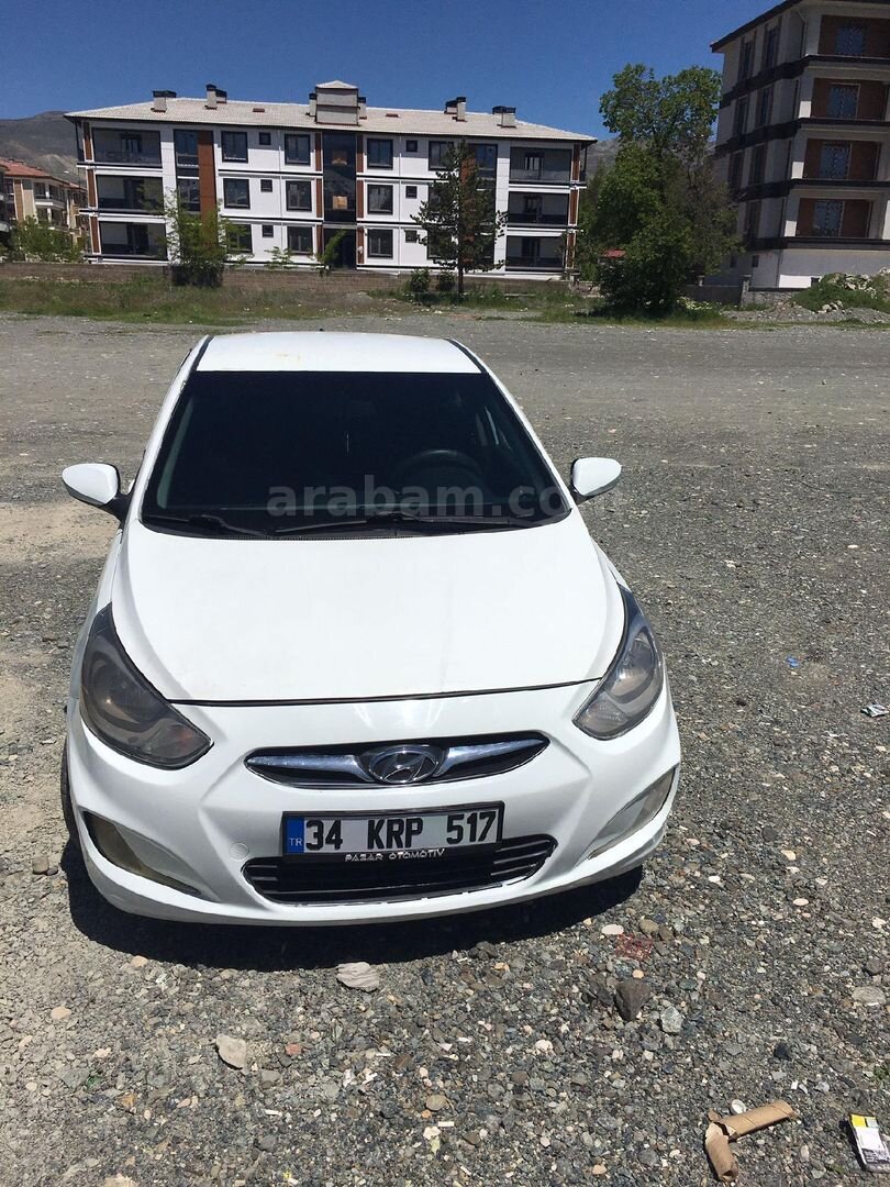 Sahibinden Hyundai Accent Blue 1.6 CRDI Mode Plus 2013 Model Ankara 288.000 km Beyaz 2