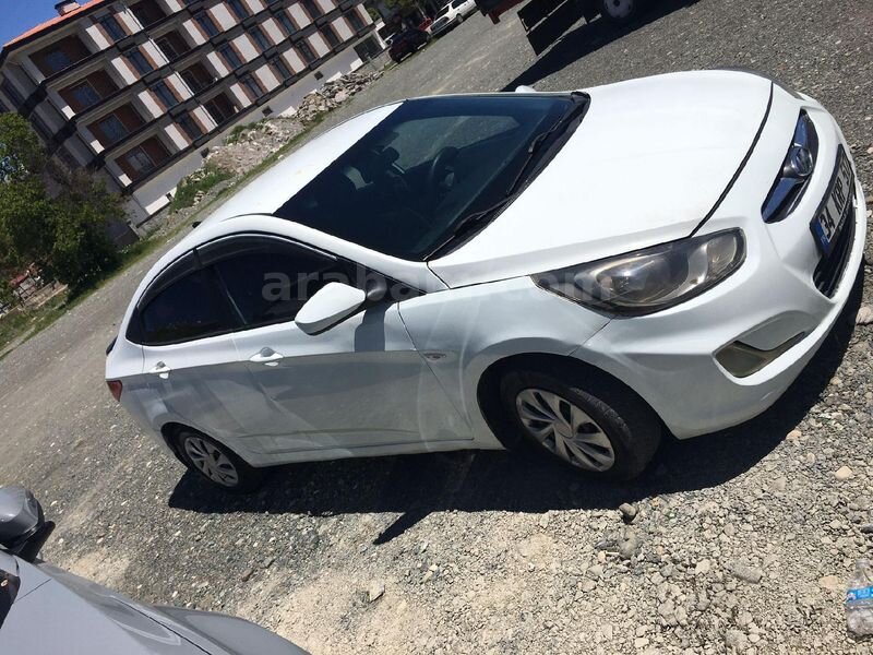 Sahibinden Hyundai Accent Blue 1.6 CRDI Mode Plus 2013 Model Ankara 288.000 km Beyaz