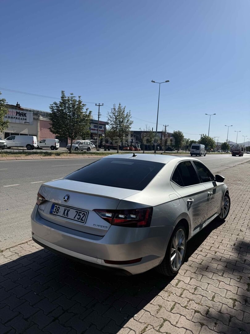 Sahibinden Skoda SuperB 1.6 TDI Prestige 2016 Model Kayseri 167.000 km Gri (Gümüş) 5