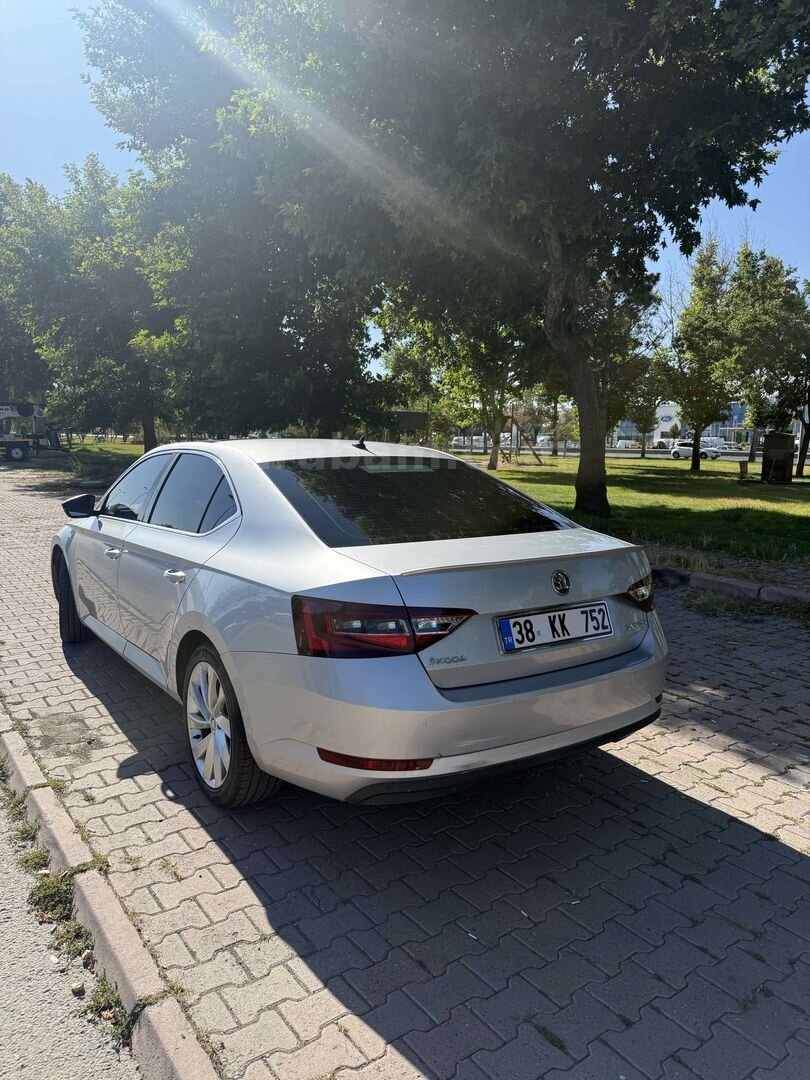 Sahibinden Skoda SuperB 1.6 TDI Prestige 2016 Model Kayseri 167.000 km Gri (Gümüş) 4
