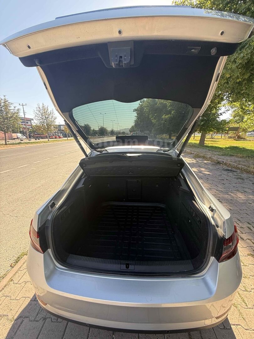 Sahibinden Skoda SuperB 1.6 TDI Prestige 2016 Model Kayseri 167.000 km Gri (Gümüş) 6