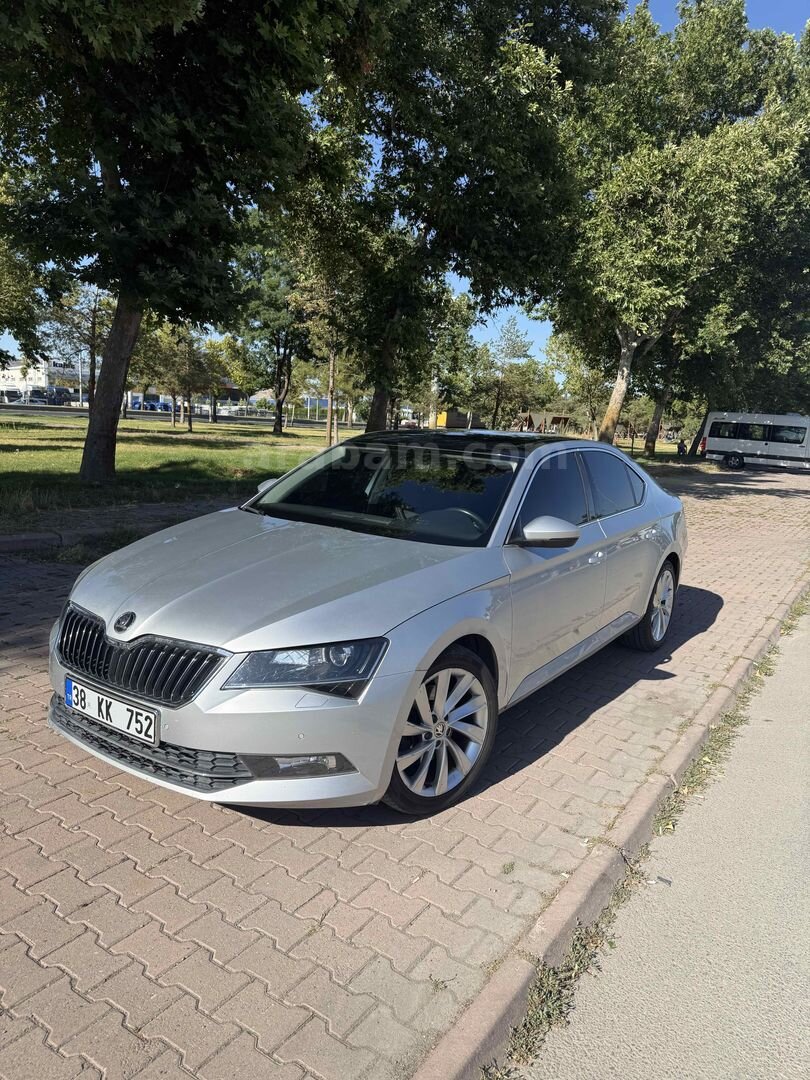 Sahibinden Skoda SuperB 1.6 TDI Prestige 2016 Model Kayseri 167.000 km Gri (Gümüş) 3