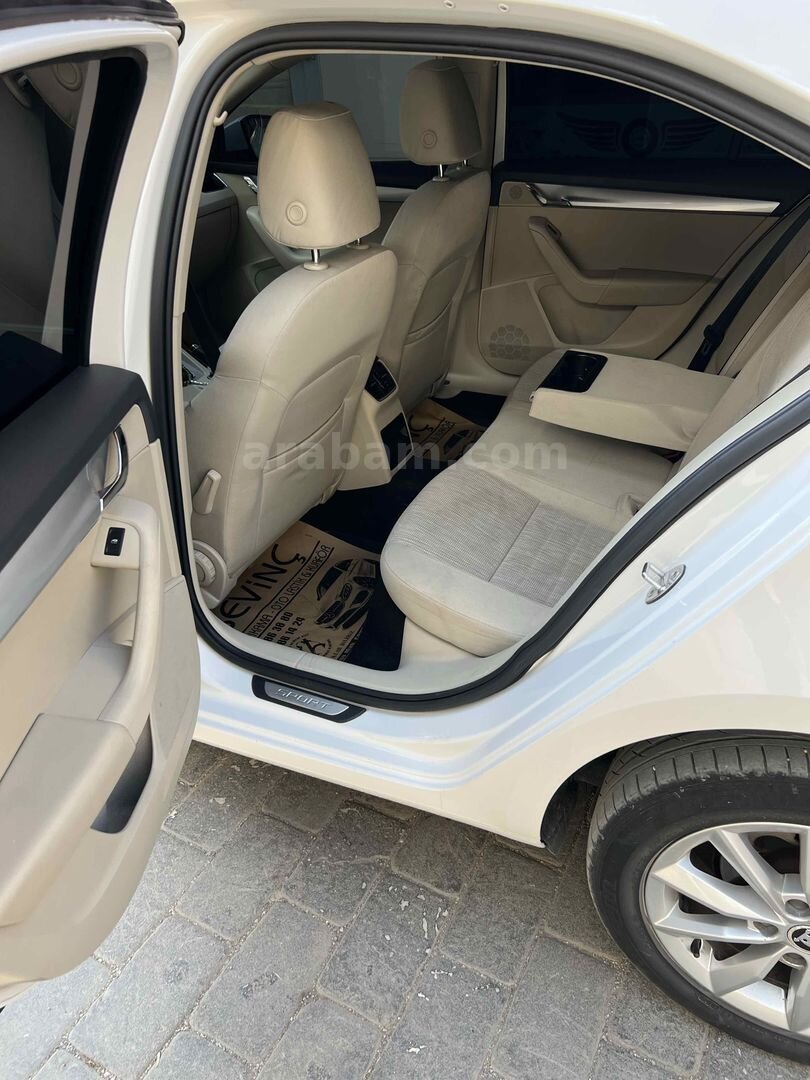 Sahibinden Skoda Octavia 1.6 TDI Style CR 2016 Model Muş 162.500 km Beyaz 7