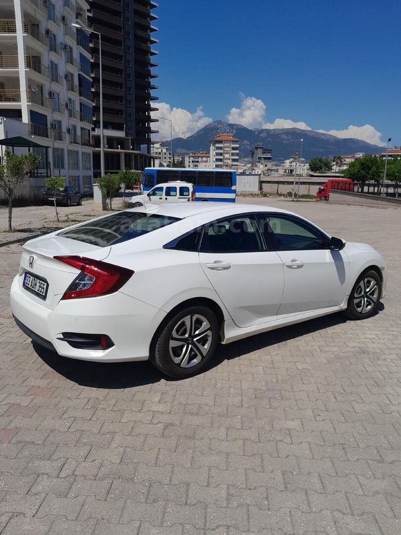 Sahibinden Honda Civic 1.6i VTEC Eco Premium 2019 Model Mersin 59.000 km Beyaz 3