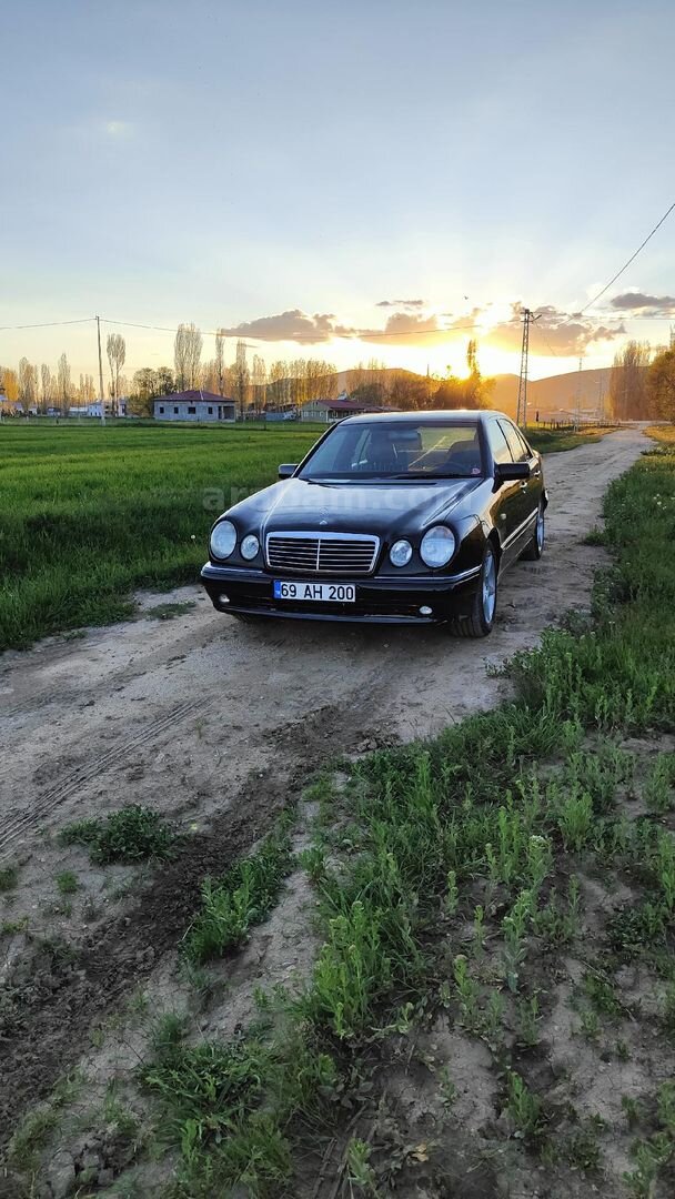 Sahibinden Mercedes - Benz E 200 Elegance 1998 Model Bayburt 508.000 km Siyah 3