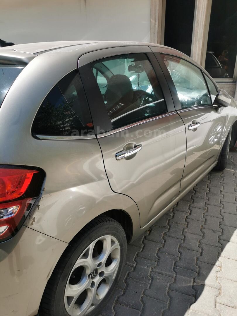 Sahibinden Citroen C3 1.6 HDi Exclusive 2010 Model İzmir 217.328 km Altın 5