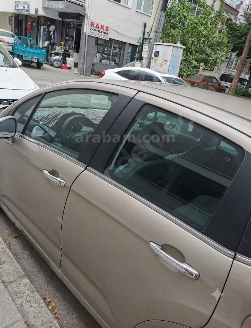Sahibinden Citroen C3 1.6 HDi Exclusive 2010 Model İzmir 217.328 km Altın 3