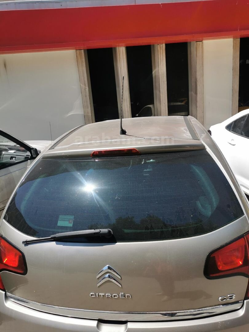 Sahibinden Citroen C3 1.6 HDi Exclusive 2010 Model İzmir 217.328 km Altın 4