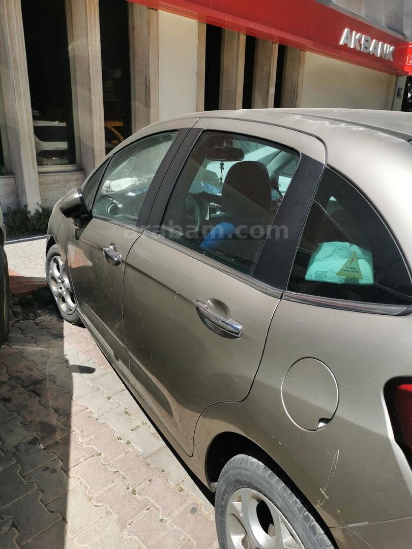 Sahibinden Citroen C3 1.6 HDi Exclusive 2010 Model İzmir 217.328 km Altın 6