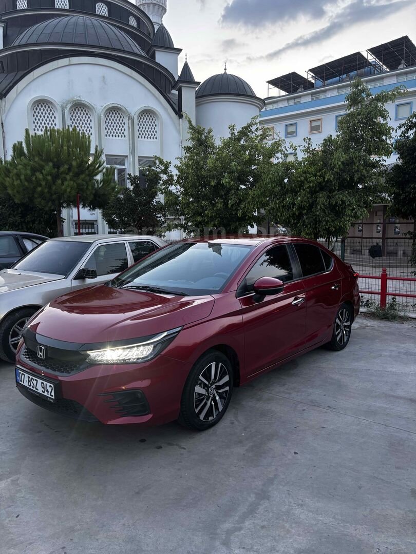 Sahibinden Honda City 1.5 i-VTEC Executive 2023 Model Antalya 26.000 km Kırmızı 1
