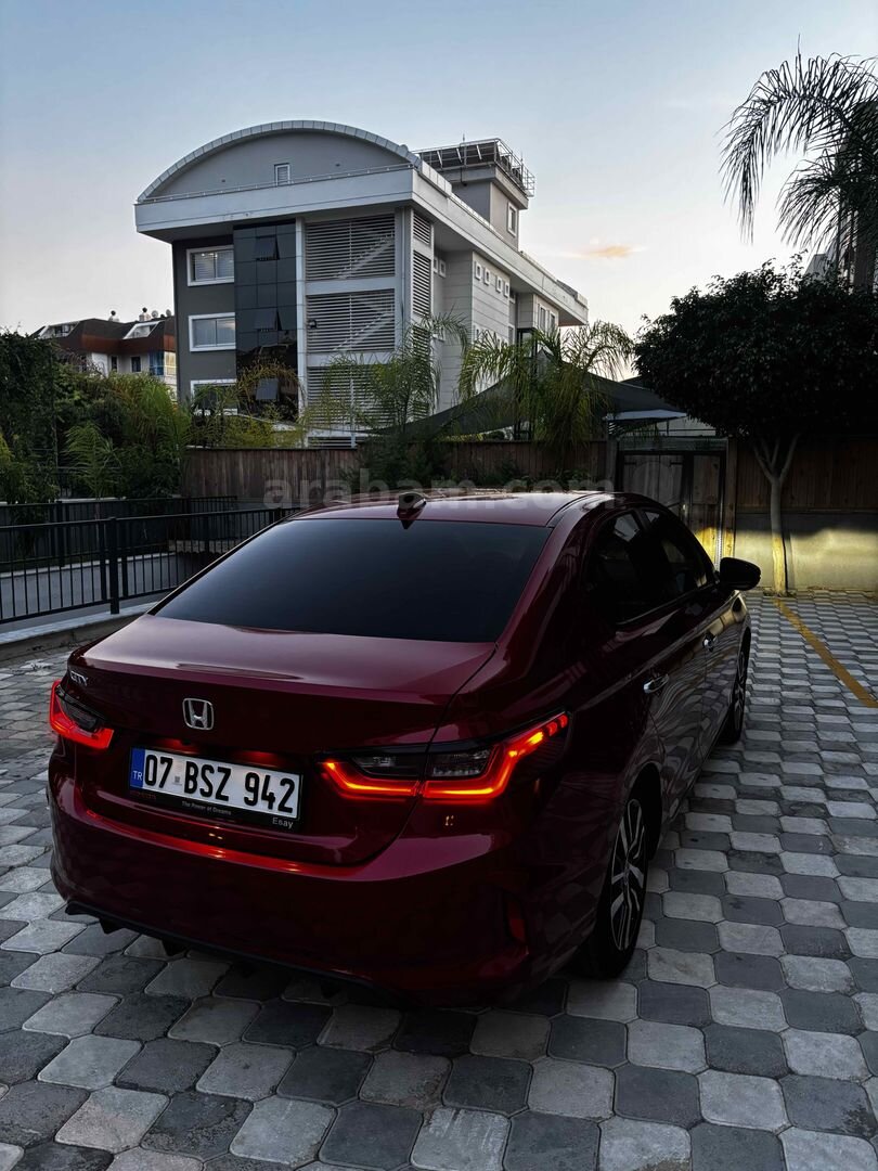 Sahibinden Honda City 1.5 i-VTEC Executive 2023 Model Antalya 26.000 km Kırmızı 3