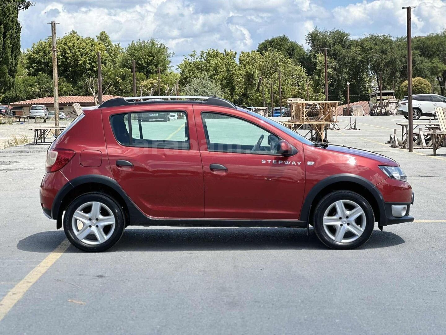 Galeriden Dacia Sandero 1.5 dCi Stepway 2015 Model İstanbul 116.000 km Bordo 5