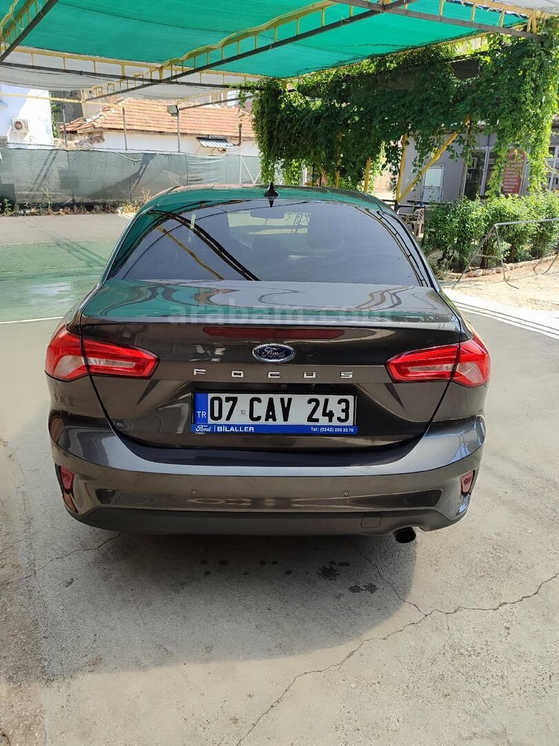 Sahibinden Ford Focus 1.5 Ti-VCT Titanium 2023 Model Antalya 79.000 km Gri 2