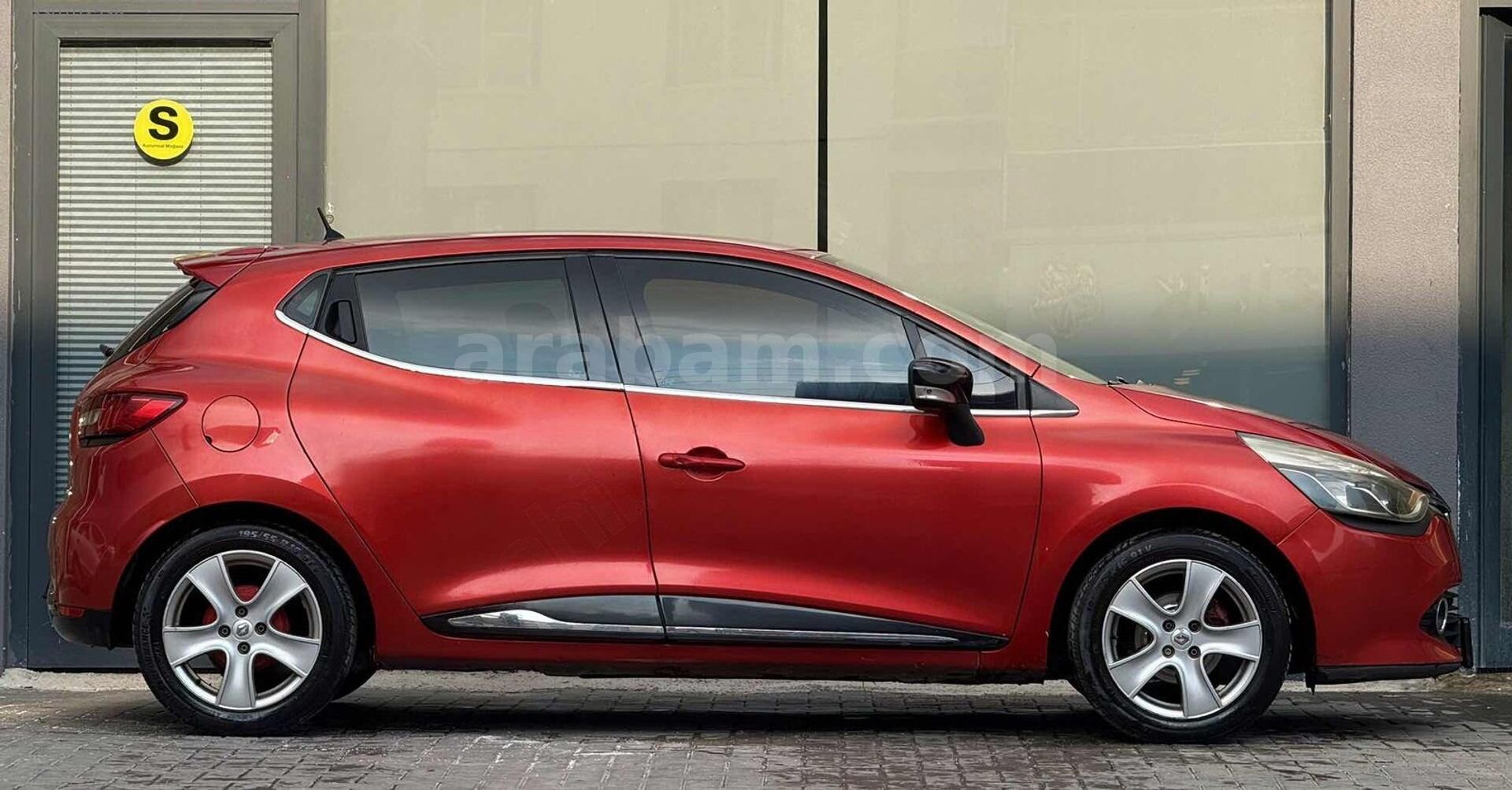 Galeriden Renault Clio 1.2 Icon 2013 Model Ankara 194.000 km Kırmızı 2