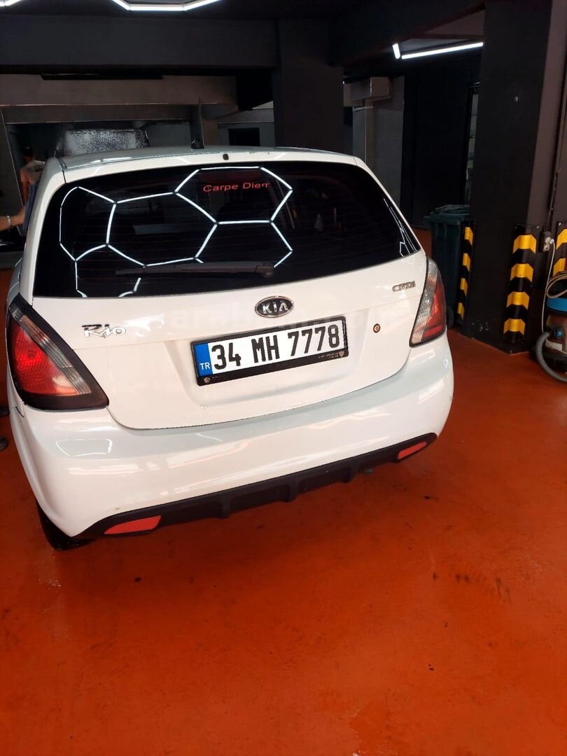 Sahibinden Kia Rio 1.5 CRDi Trend 2011 Model İstanbul 247.000 km Beyaz 4