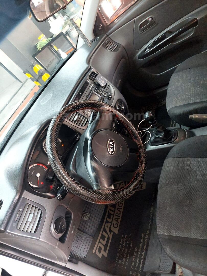 Sahibinden Kia Rio 1.5 CRDi Trend 2011 Model İstanbul 247.000 km Beyaz 6