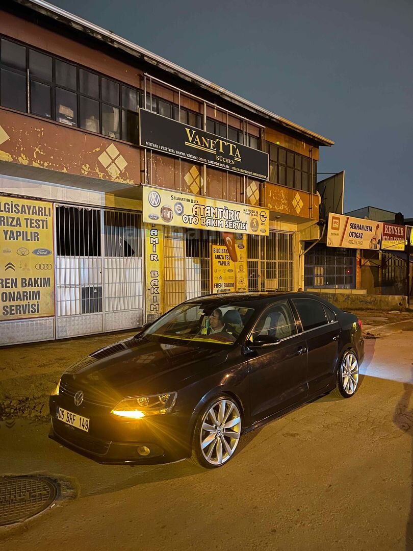 Sahibinden Volkswagen Jetta 1.6 TDi Trendline 2011 Model Ankara 280.000 km Siyah 3