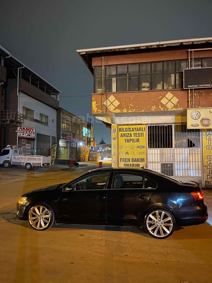 Sahibinden Volkswagen Jetta 1.6 TDi Trendline 2011 Model Ankara 280.000 km Siyah 4