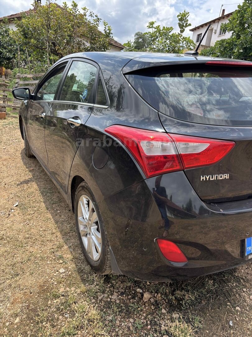 Sahibinden Hyundai i30 1.6 CRDi Elite 2012 Model Manisa 123.000 km Siyah 5