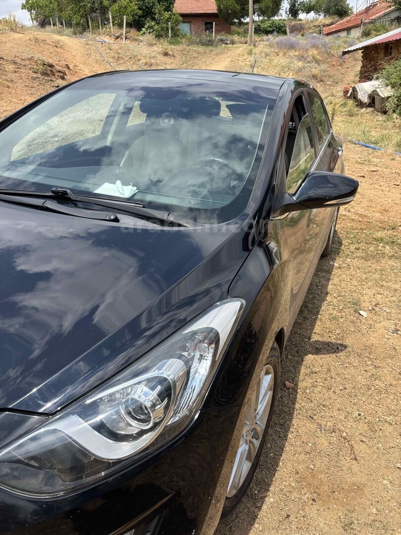 Sahibinden Hyundai i30 1.6 CRDi Elite 2012 Model Manisa 123.000 km Siyah 2