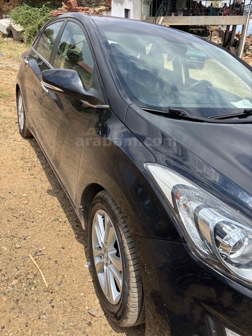Sahibinden Hyundai i30 1.6 CRDi Elite 2012 Model Manisa 123.000 km Siyah 3