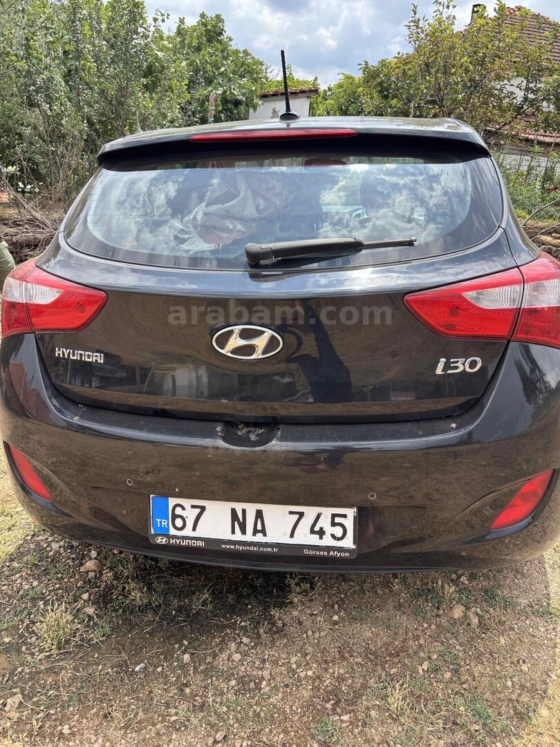 Sahibinden Hyundai i30 1.6 CRDi Elite 2012 Model Manisa 123.000 km Siyah 4
