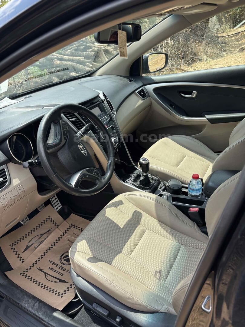 Sahibinden Hyundai i30 1.6 CRDi Elite 2012 Model Manisa 123.000 km Siyah 6