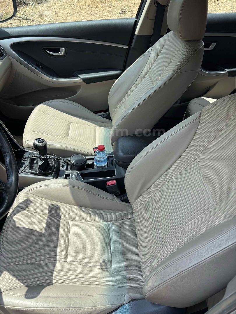 Sahibinden Hyundai i30 1.6 CRDi Elite 2012 Model Manisa 123.000 km Siyah 7