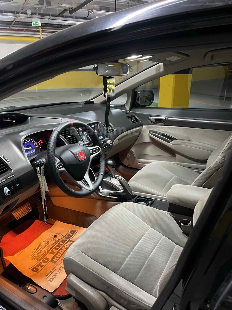 Sahibinden Honda Civic 1.6i VTEC Premium 2011 Model İstanbul 135.000 km Siyah 5